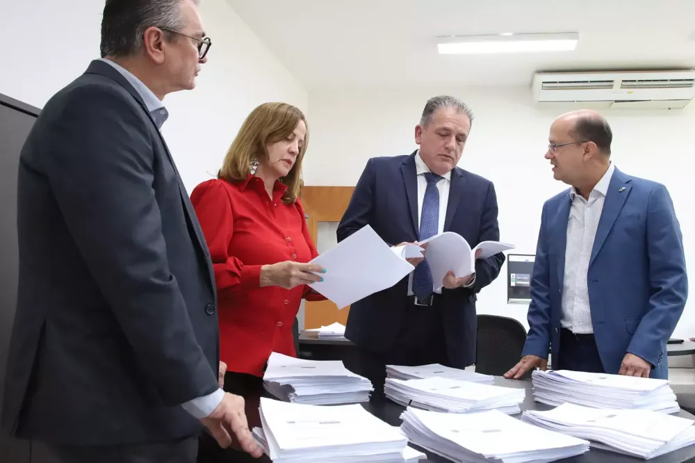 Barbosinha visita grupo da Polícia Civil que busca acelerar investigação de violência contra uma mulheres em MS