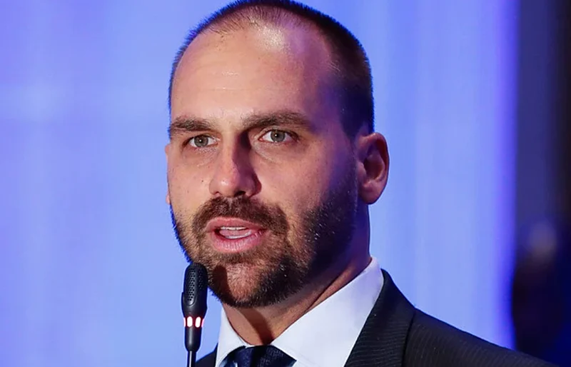 PT e PL em rota de colisão: Passaporte de Eduardo Bolsonaro vira epicentro de disputa na Câmara