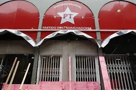 PT define reunião para escolha de novo presidente; Humberto Costa é favorito para o cargo