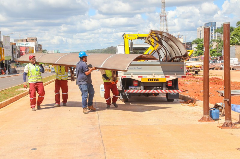 Paradas de ônibus começam a ser instaladas no boulevard do túnel