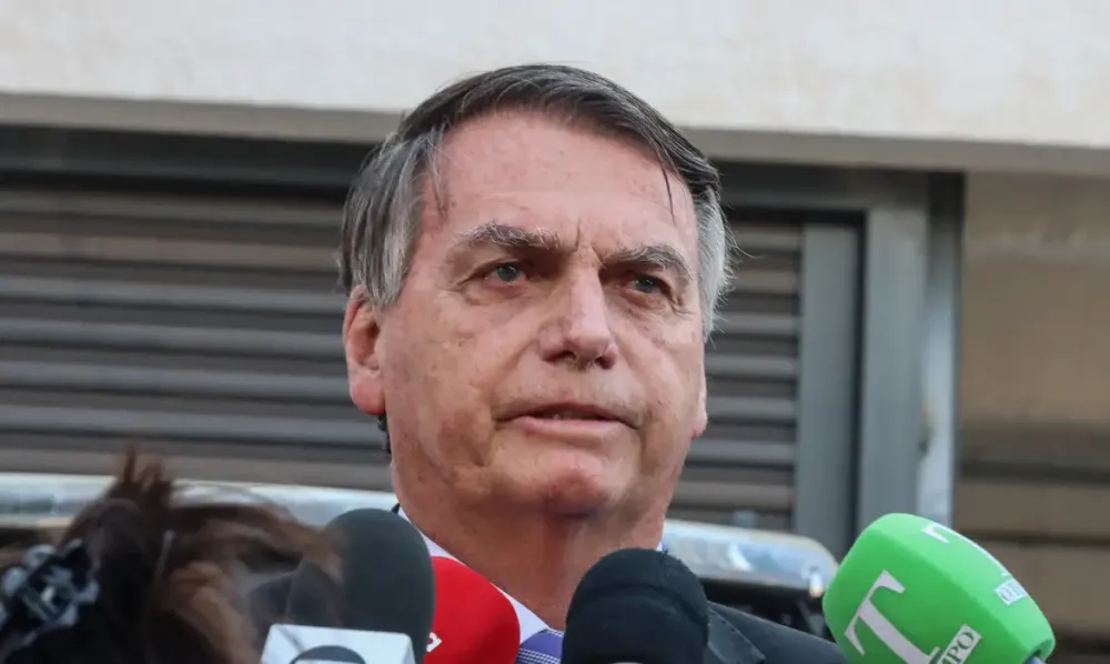 Defesa de Bolsonaro mira delação de Mauro Cid e exige afastamento de Moraes