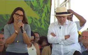 Janja chora e defende seus gastos públicos em discurso: “Tenho coragem, não tenho vergonha”