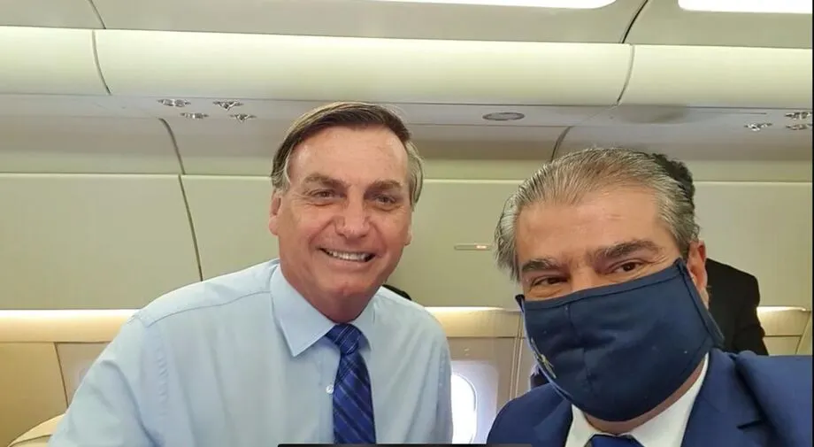 Impasse político: indecisão de Reinaldo Azambuja agita bastidores da disputa ao Senado, enquanto Nelsinho negocia filiação ao PL