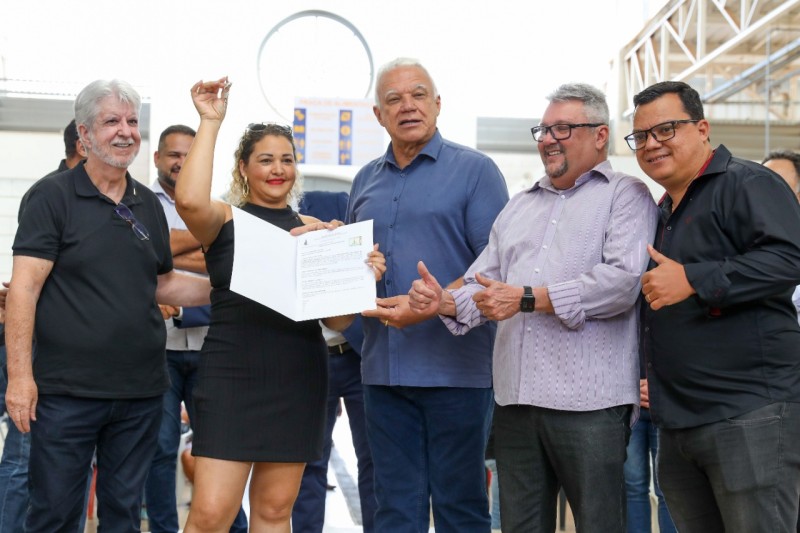 GDF entrega termos de permissão de uso para feirantes no Riacho Fundo II