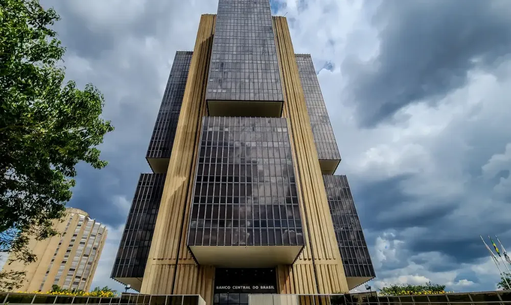 Aumento da Selic para 14,25%: Governo Lula e Banco Central arriscam o futuro da economia brasileira