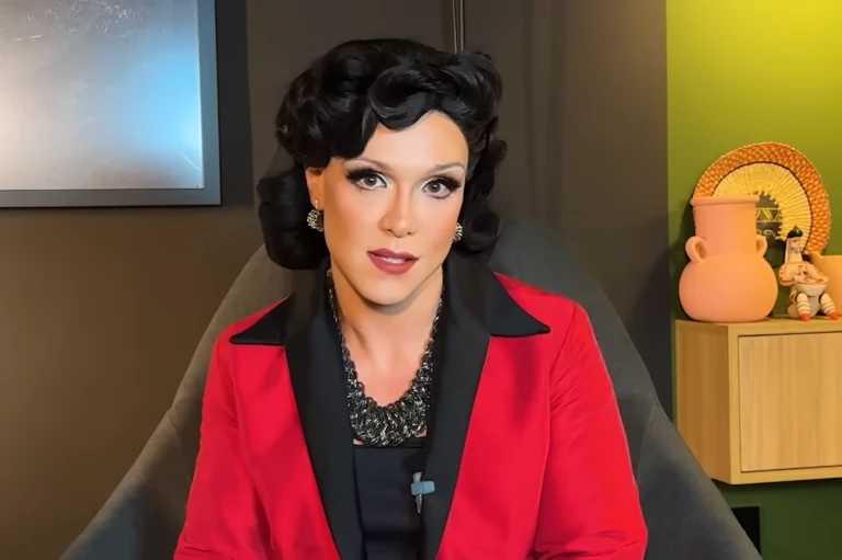 Drag Queen Rita von Hunty dá aula magna na abertura do semestre da UnB