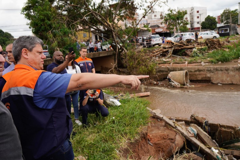 Governo de SP realiza vistoria em cidades afetadas pela chuva na região de Campinas