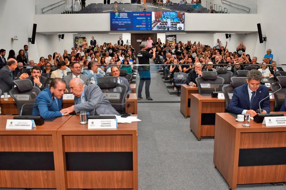 Governo recua e abandona tentativa de destituir o PL da Comissão de Justiça da Assembleia