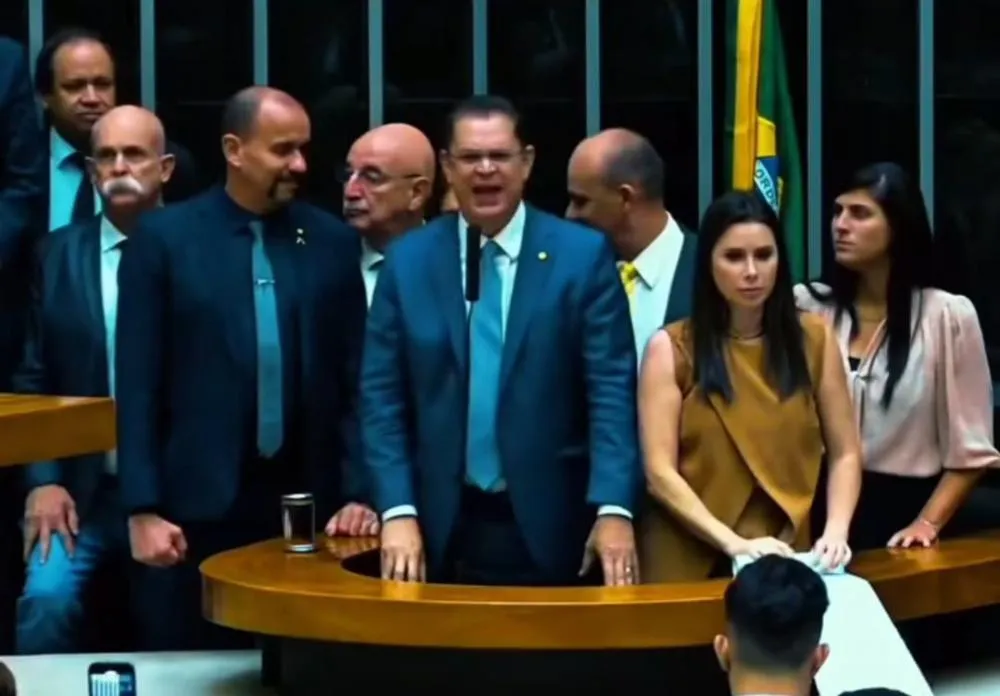 Bancada do PL paralisa Câmara em protesto contra STF e promete luta nas ruas