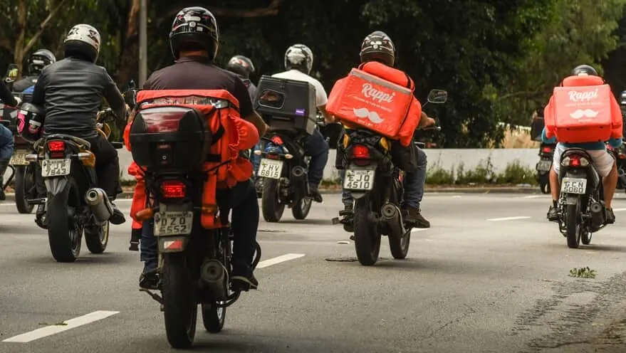 Entregadores de apps fazem paralisação nacional e prometem greve geral
