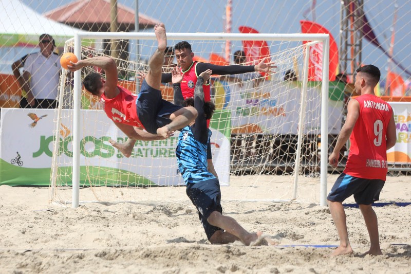 Final do Circuito Paranaense de Handebol de Praia movimentou o fim de semana no Litoral