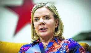 Gleisi Hoffmann ataca PL da Anistia e acusa Bolsonaro de querer se livrar da prisão