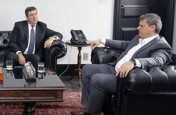 Riedel consulta Tarcísio e se afasta do PL: bastidores esquentam antes de decisão partidária