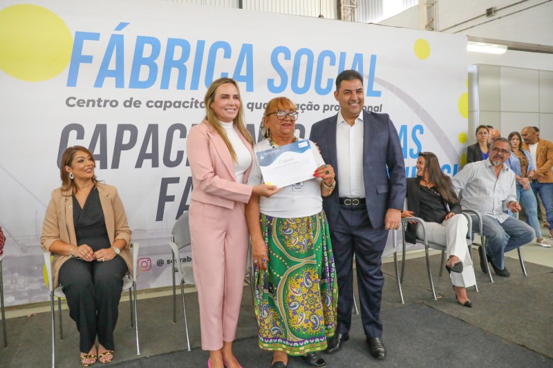 Fábrica Social forma 170 alunos, e nova turma fará material para hospitais