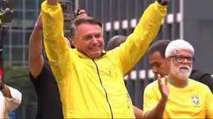 Bolsonaro chama STF de golpista e diz que prender velhinhas por 8 de janeiro é “crime impossível”