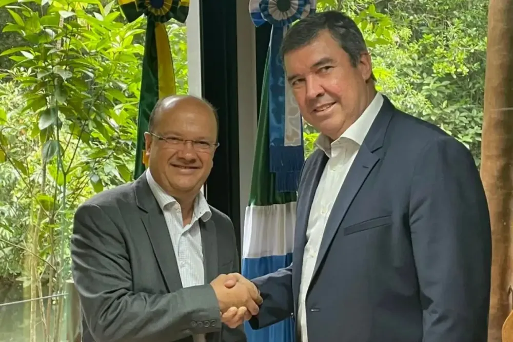 Barbosinha assume governo de MS enquanto Riedel prioriza laços familiares na Alemanha