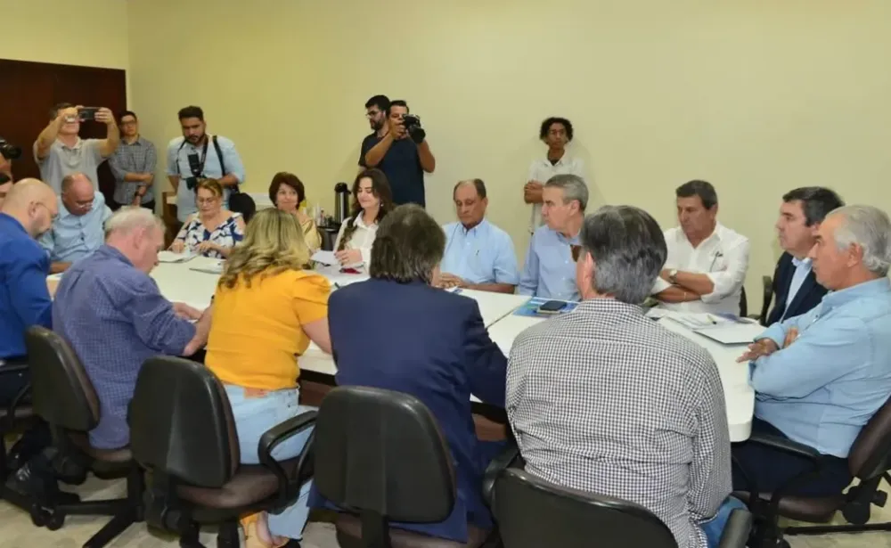 Riedel aguarda fusão PSDB-Podemos para definir rumo político em 2026