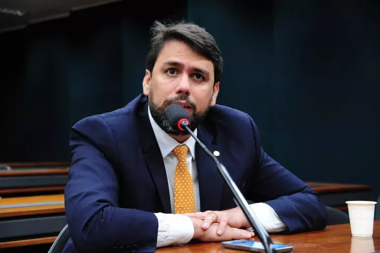 Recusa de Pedro Lucas expõe racha no União Brasil e deixa Lula em saia-justa