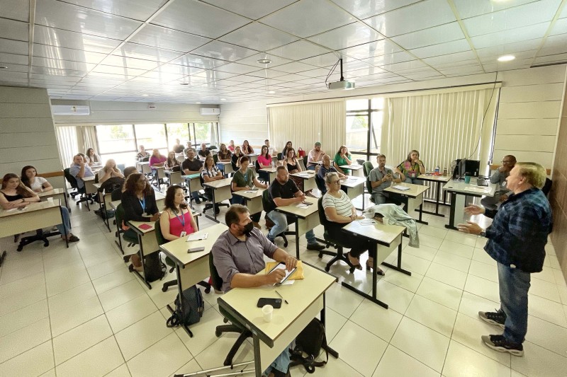 Agentes da rede Sine do Paraná passam por curso de capacitação e requalificação