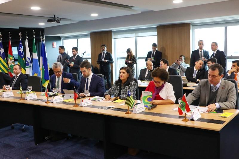 Governadores discutem perdas do ICMS sobre combustíveis e mudanças na Capag
