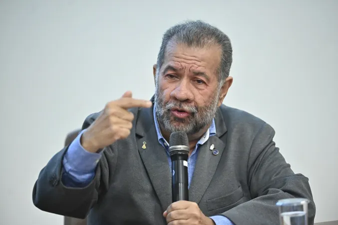 Futuro de Lupi no Ministério da Previdência em xeque após escândalo no INSS