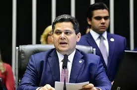 Congresso em crise: Alcolumbre articula texto alternativo à anistia enquanto PL denuncia interferência do STF