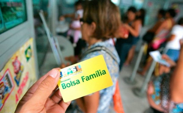 Caixa paga Bolsa Família a beneficiários do NIS final 7
