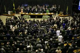 Câmara dos Deputados aprova aumento de parlamentares e ignora possível corte de cadeiras