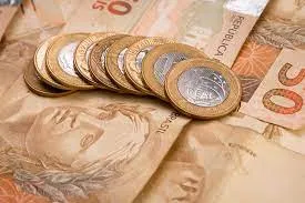 Renda média no Brasil atinge recorde histórico de R$ 3.057 em 2024