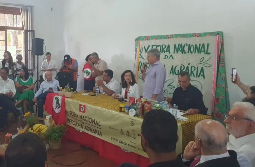 Ministro de Lula ataca Bolsonaro, chama de “capiroto” e incita militância contra a direita