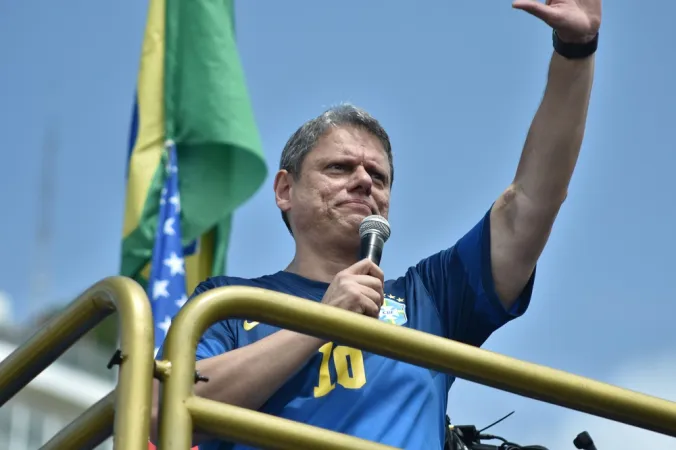Tarcísio aumenta salário mínimo em SP e deixa Centrão em alerta sobre planos para 2026