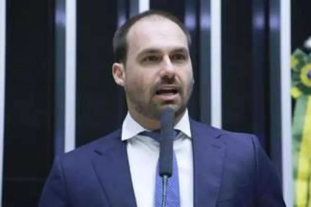 Eduardo Bolsonaro flerta com PP após insatisfação com falta de apoio do PL em autoexílio nos EUA