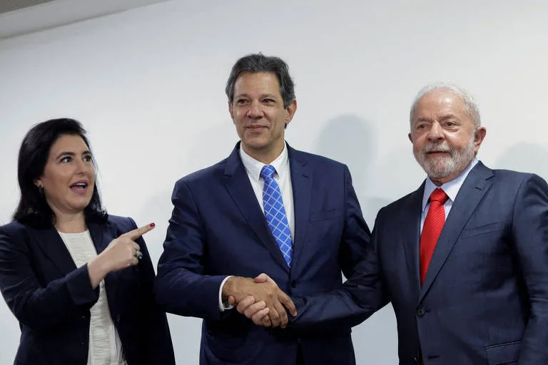 Lula anuncia cortes no Orçamento em meio a escândalos e queda de popularidade