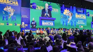 Vaias e aplausos: Presidente Lula enfrenta recepção acalorada e polarizada em evento nacional de prefeitos