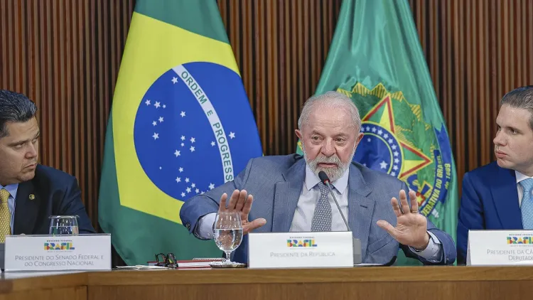 Lula usa reforma do setor elétrico para promessa eleitoreira; conta de luz pode pesar no bolso do consumidor comum