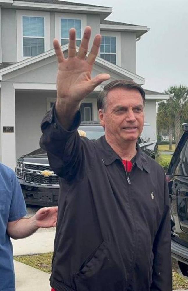 Bolsonaro sinaliza intenção de ficar mais tempo nos Estados Unidos