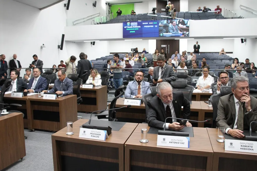 Deputados enfrentam incerteza com articulações de Riedel e Azambuja