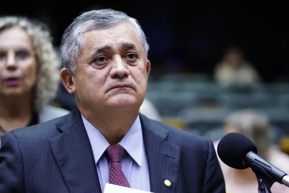 Líder do PT critica penas do 8/1 como abusivas e propõe revisão seletiva