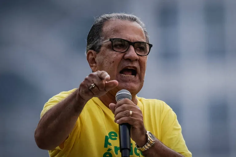 “Urubus em articulação”: Malafaia dispara contra aliados de Bolsonaro