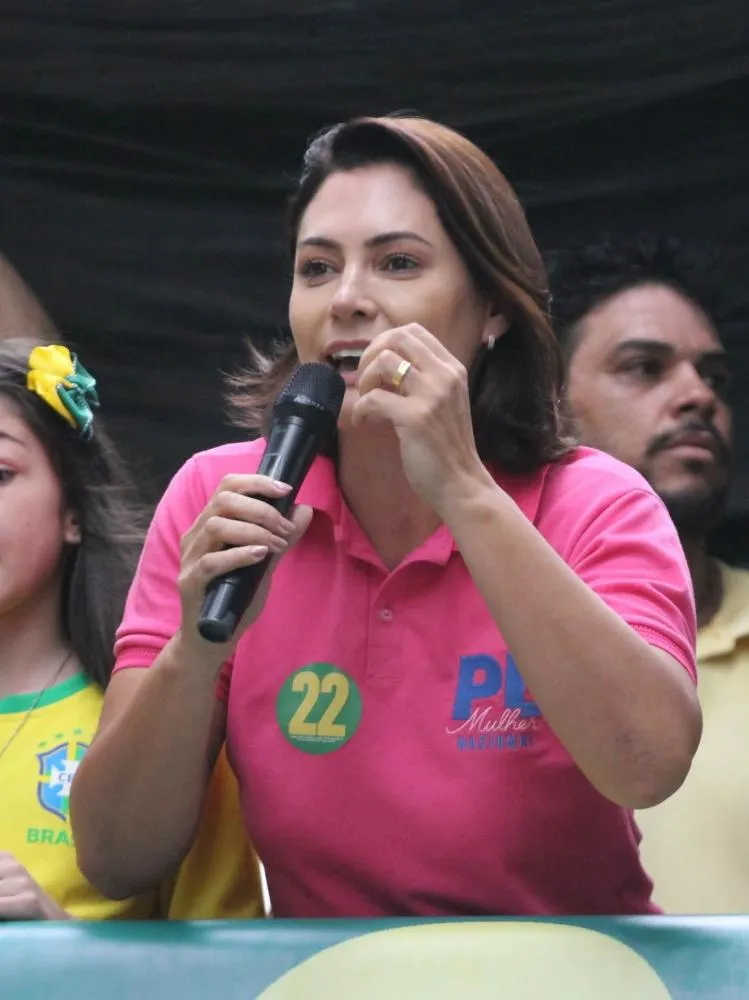 Michelle Bolsonaro reforça legado conservador com livro e mira projeção política