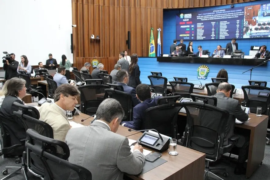 Riedel e Azambuja pressionam por enxugamento: aliança política em MS pode ficar restrita a quatro partidos