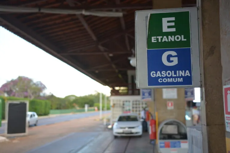 Etanol ganha força e supera gasolina em seis estados