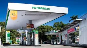 Petrobras anuncia redução no preço da gasolina: impacto direto na inflação é esperado