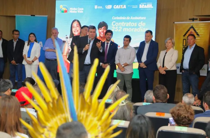 Riedel assina contratos para 252 casas em aldeias indígenas e assentamentos