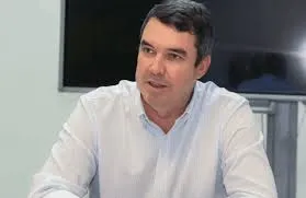 Governo alerta sobre golpe envolvendo foto de Eduardo Riedel e pede cautela à população