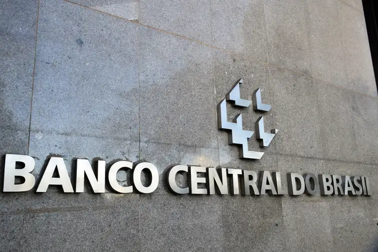 Inflação dá trégua em maio e abre caminho para fim da alta de juros, mas cautela do Banco Central ainda domina