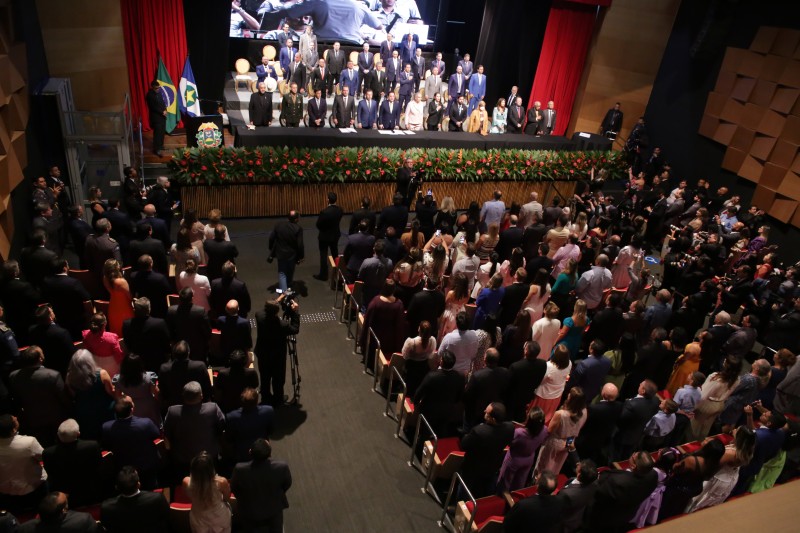 ALMT dá posse aos 24 deputados estaduais da nova legislatura