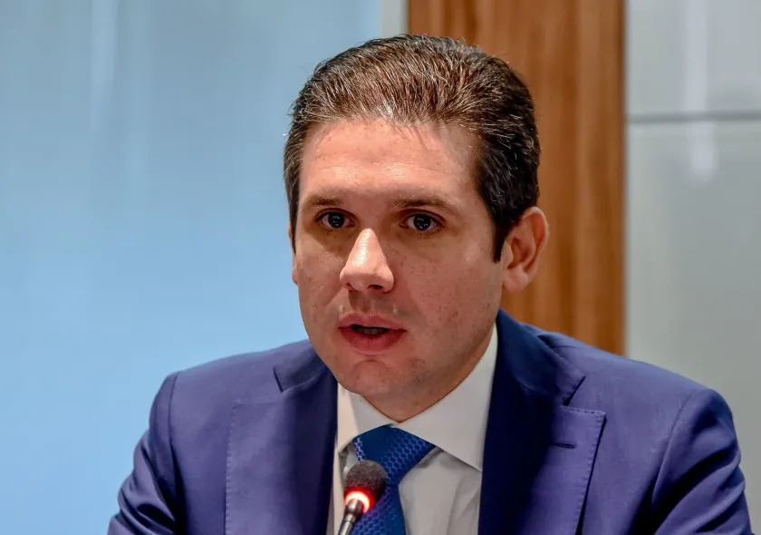 Hugo Motta tropeça no comando da Câmara e expõe crise entre Legislativo e Executivo