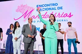 Michelle Bolsonaro fortalece liderança no PL Mulher e ganha destaque político rumo a 2026