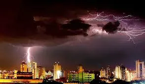 Campo Grande amanhece sob chuva intensa e alerta de tempestades